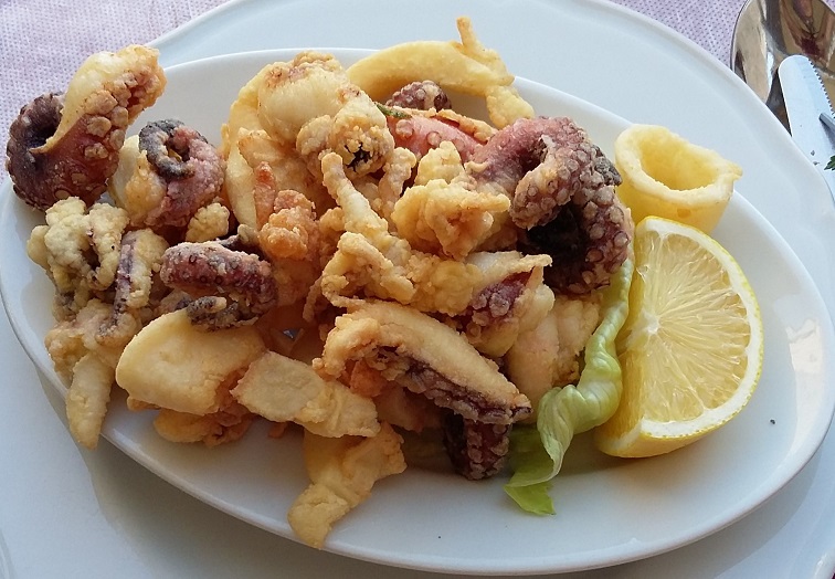 Fritto misto for lunch in Polignano