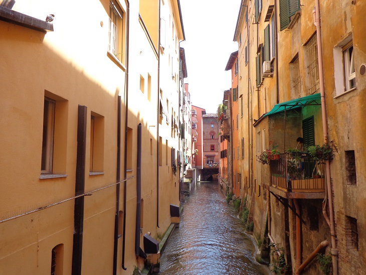 Bologna Italy things to do: the hidden canals