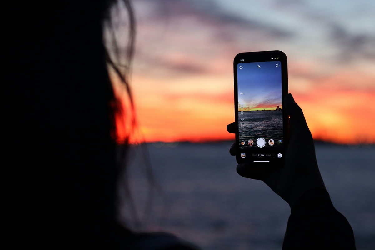 Digital Banking Over Traditional Banks