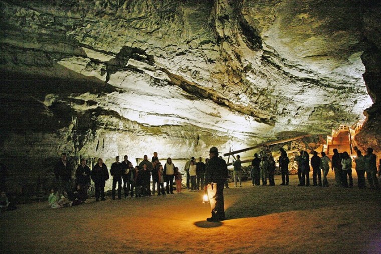 Mammoth Cave Tour - What to do in Kentucky State