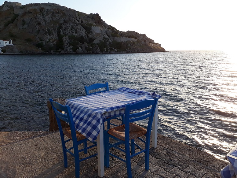 A table by the sea, overlooking the Castle.